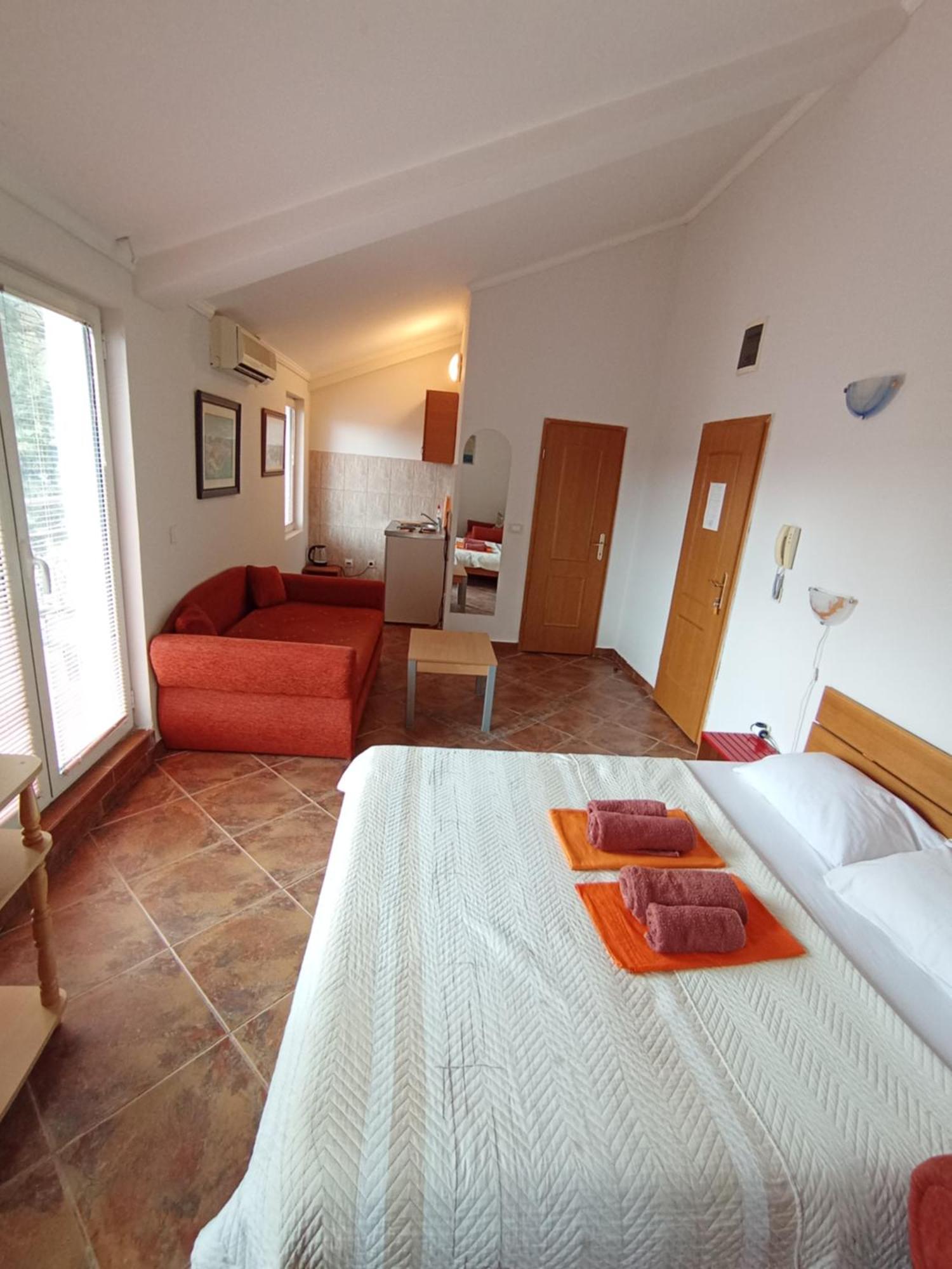 Markovic Aparthotel - Budva Becici Hotel Kültér fotó
